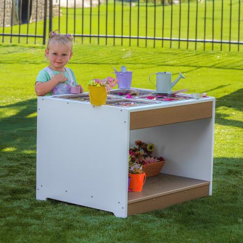 WB2723 outdoorED™ Sensory Table_hero image