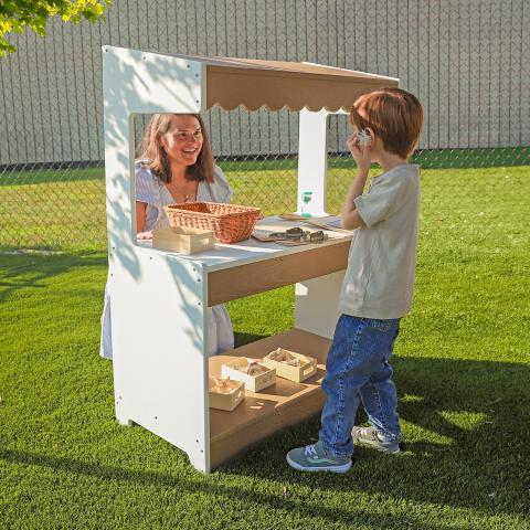 WB2730 outdoorED™ Market Stand_hero image with models and props